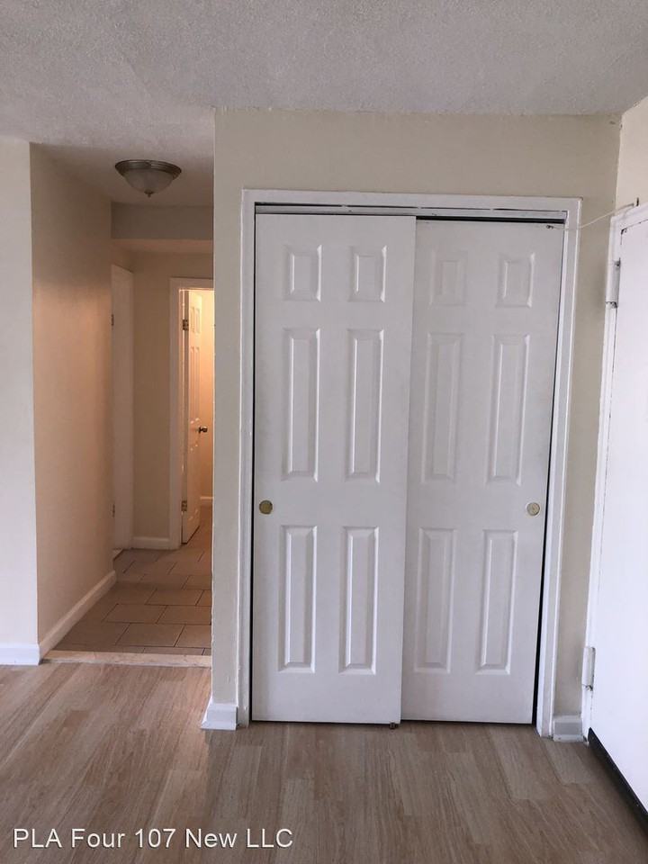 NEWLY RENOVATED STUDIO APARTMENT - Photo 3 of 7