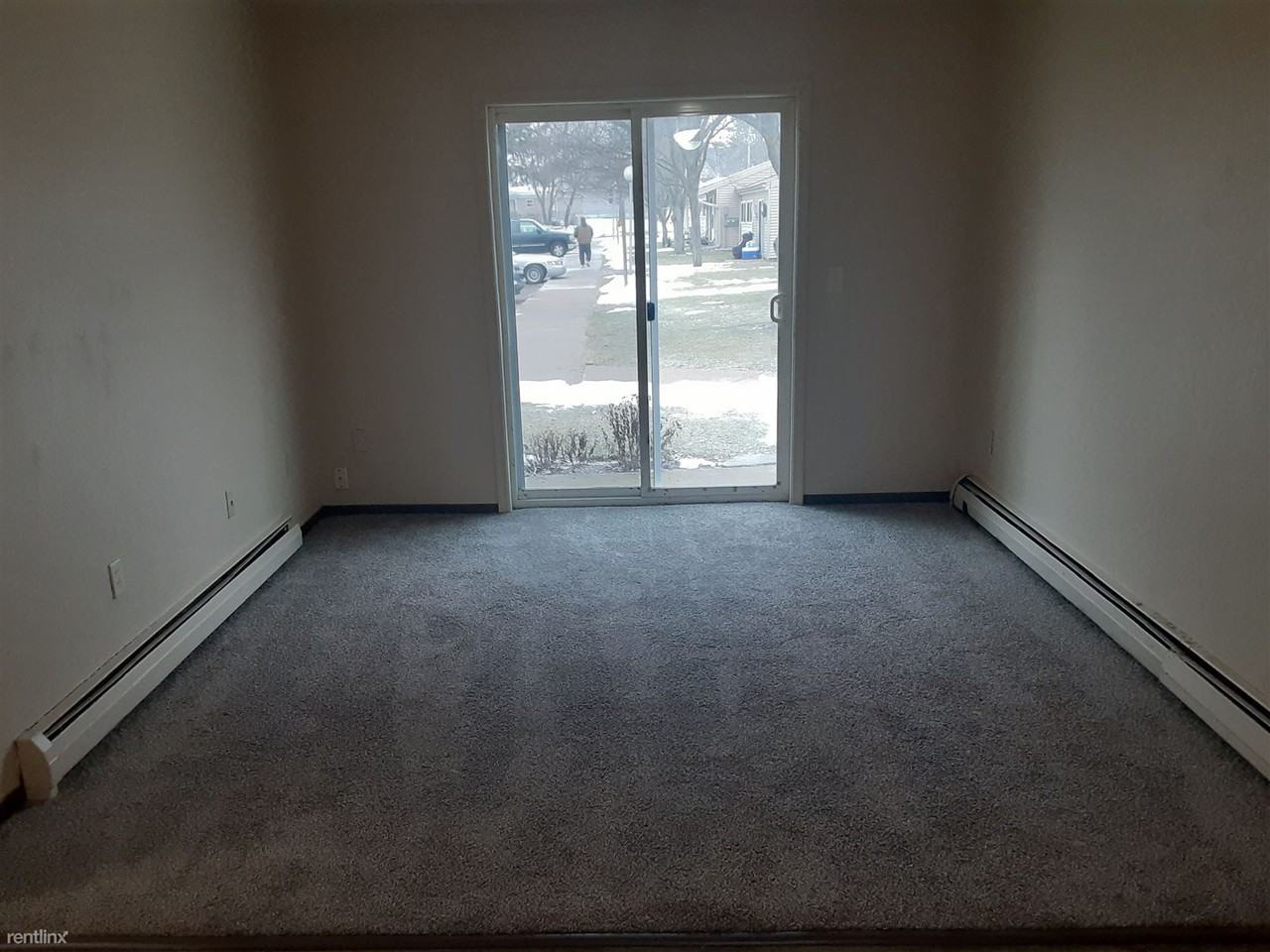 Lake Manor Apartments - Photo 3 of 9