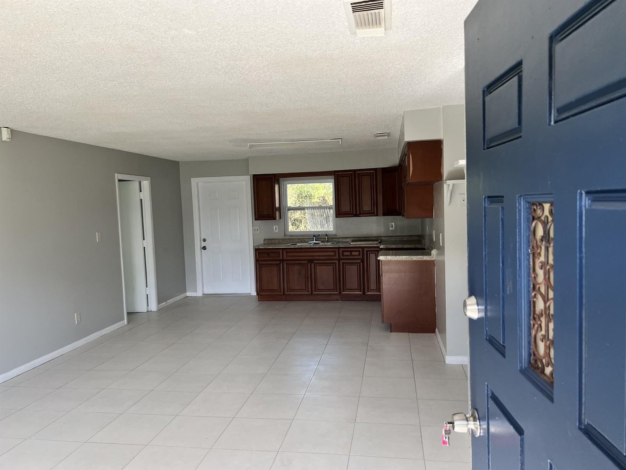 1910 Juanita Ave #1 - Photo 2 of 8