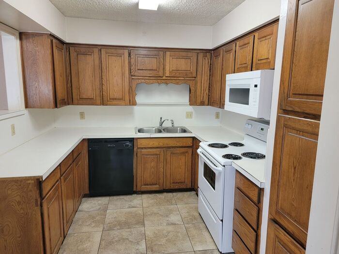 6435 Brookhaven Trl - Photo 2 of 29