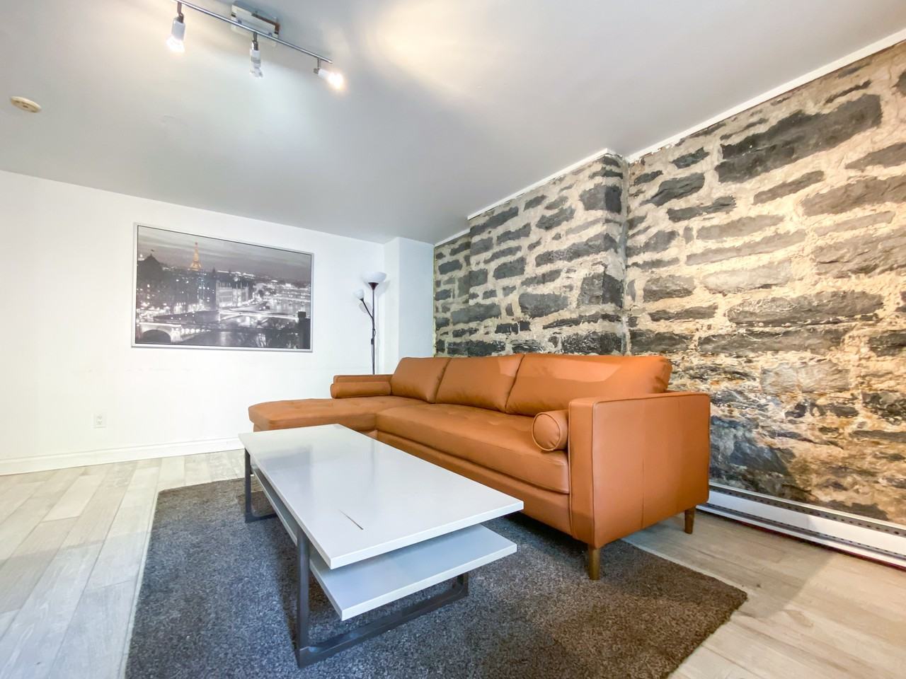 417 Prince Arthur - Photo 2 of 19