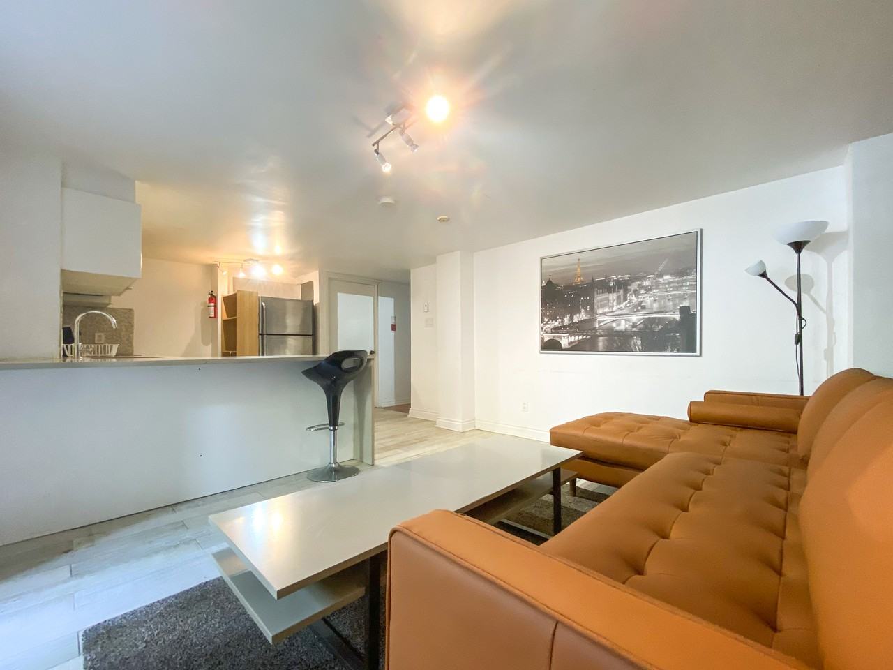 417 Prince Arthur - Photo 3 of 19