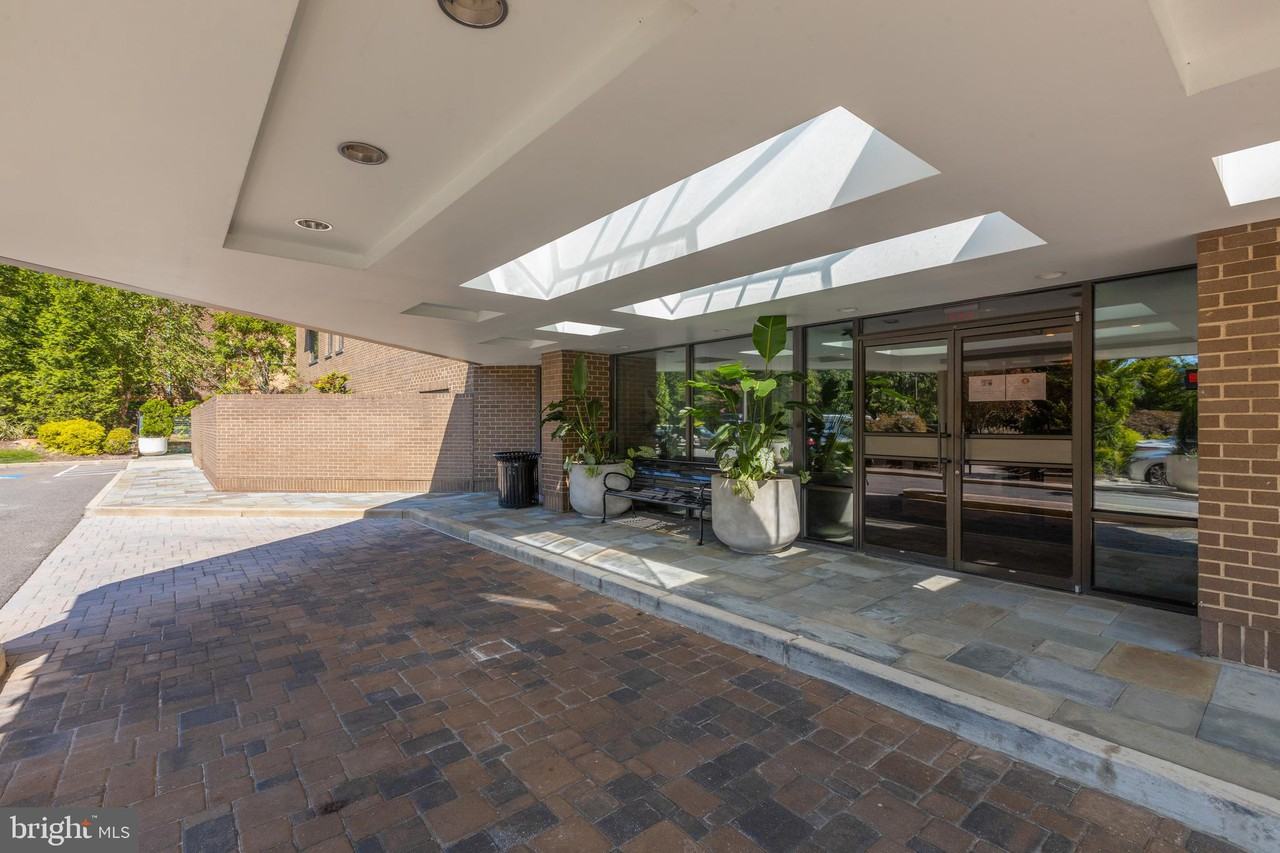 1401 N Oak St - Photo 3 of 50