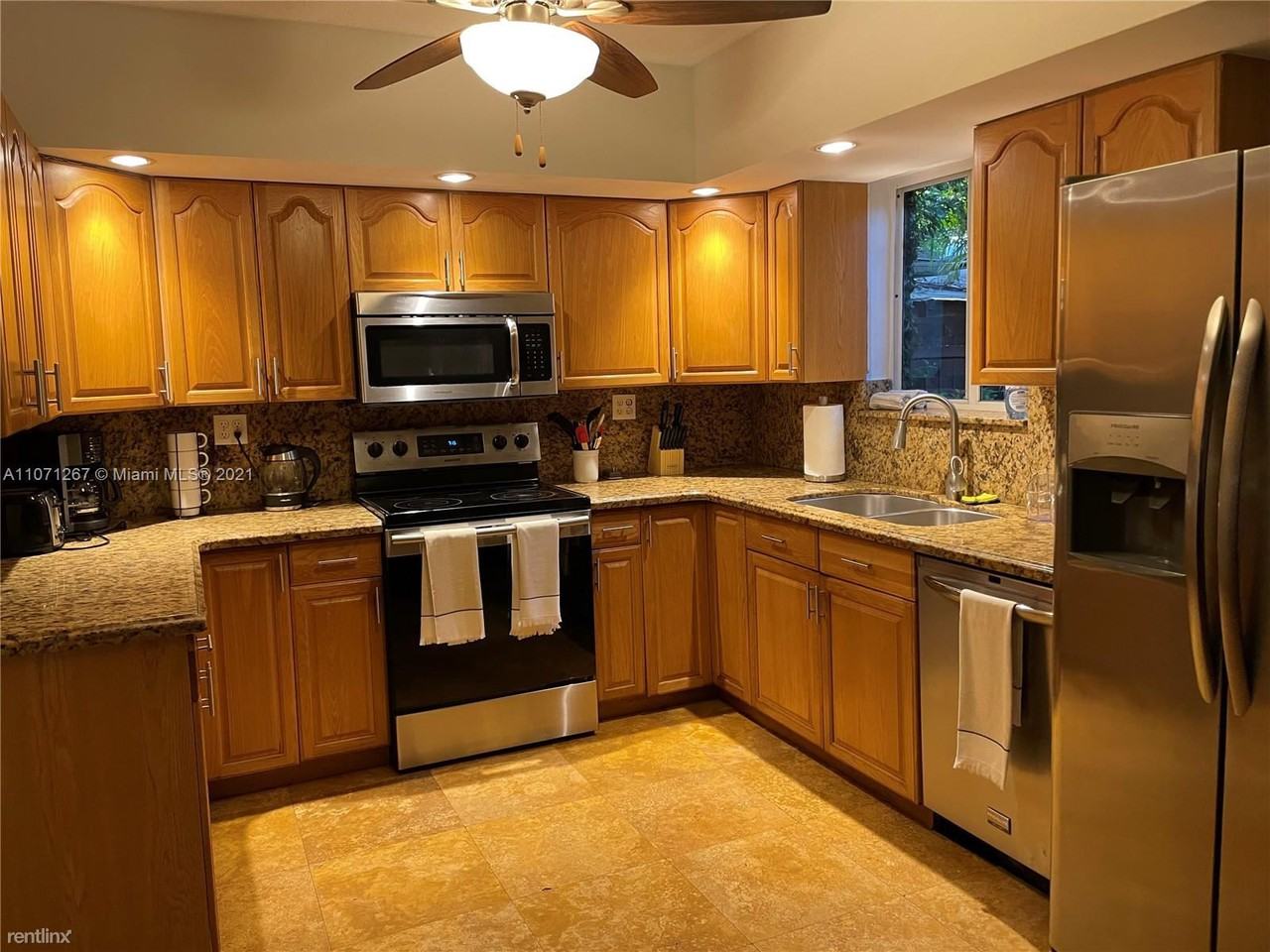 1315 Dewey St - Photo 2 of 7