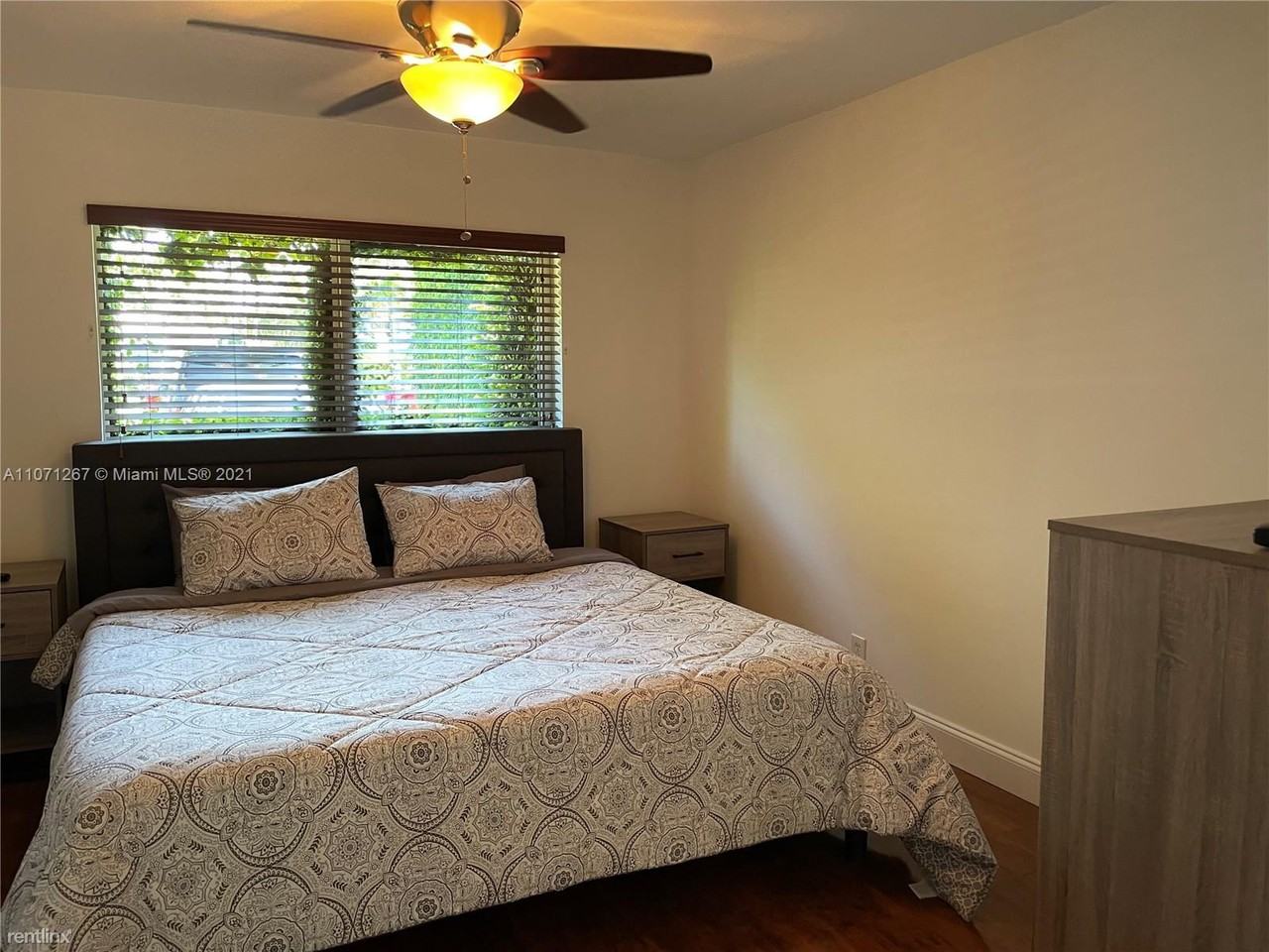 1315 Dewey St - Photo 3 of 7