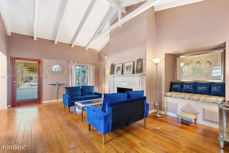 1050 Harrison St - Photo 2 of 10