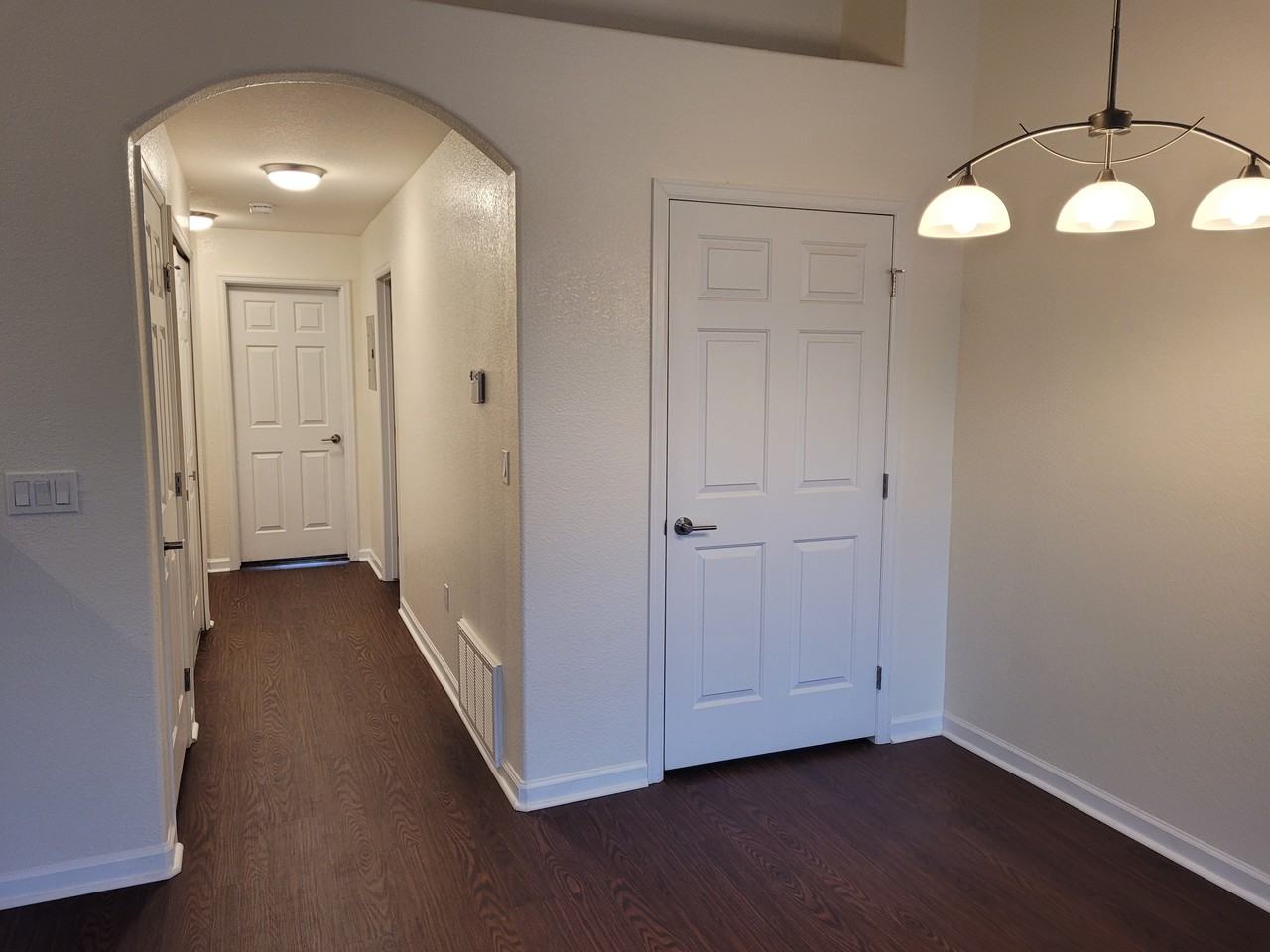 711 Canyon Dr - Photo 3 of 12