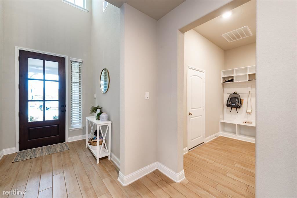 1718 Pepper Grove Ln - Photo 3 of 9