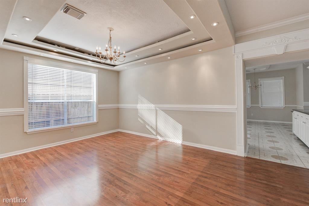 15800 Mission Estates Ct - Photo 2 of 10