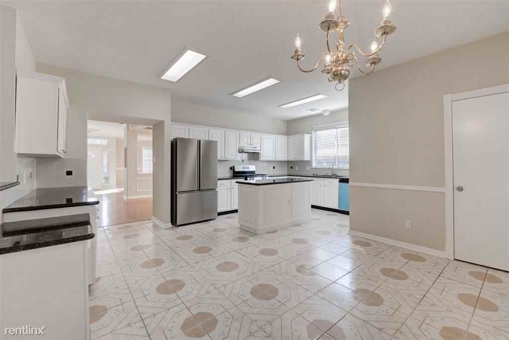 15800 Mission Estates Ct - Photo 3 of 10