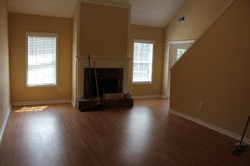 105 Hugh Dr - Photo 2 of 8