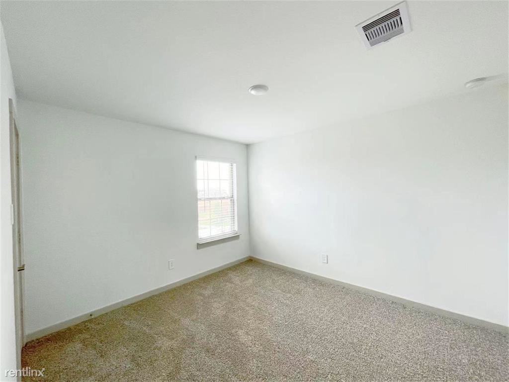 10407 Hannahs Harbor Ln - Photo 2 of 10