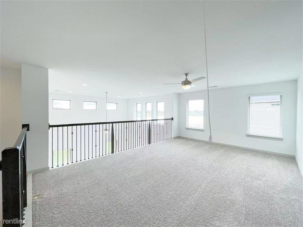 10407 Hannahs Harbor Ln - Photo 3 of 10