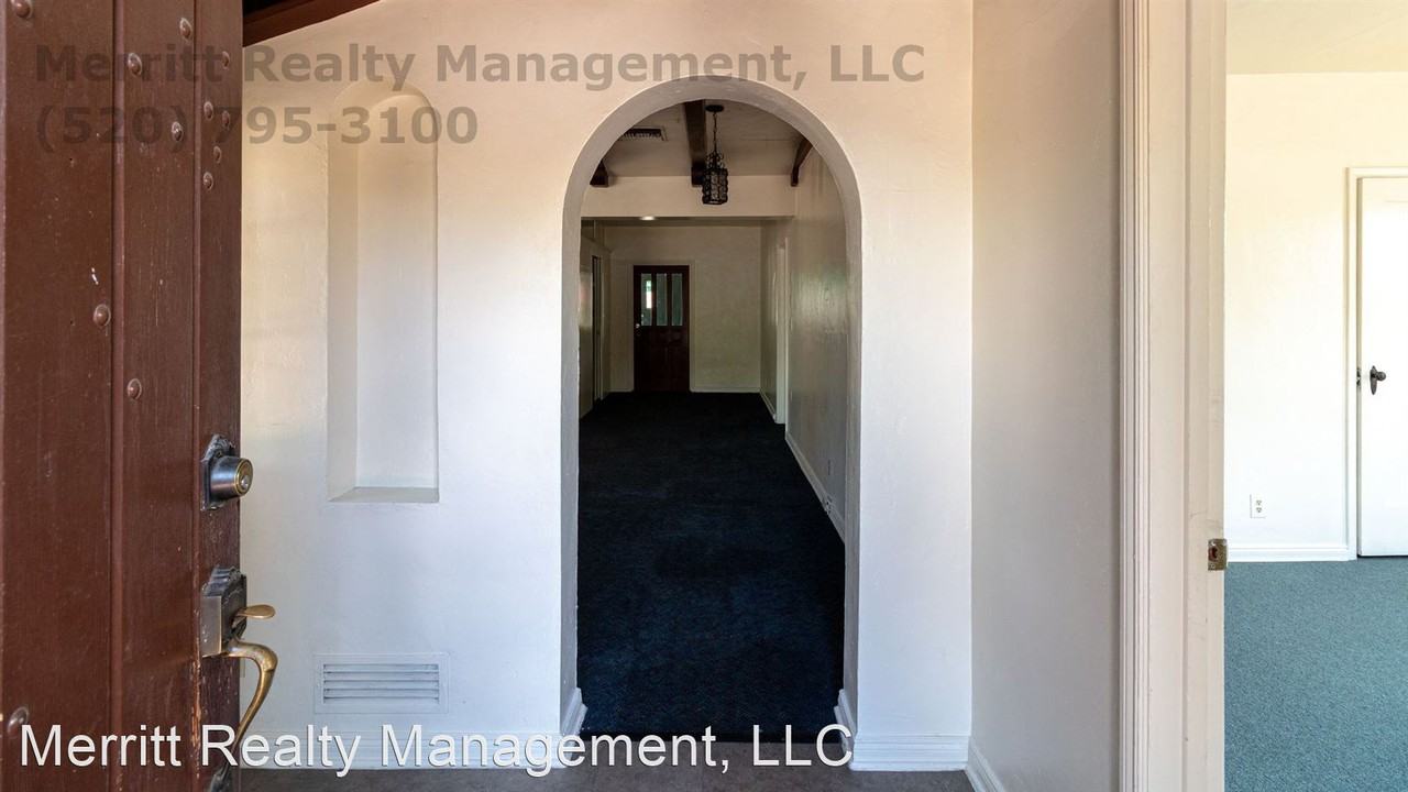 1946 E Helen St - Photo 3 of 20