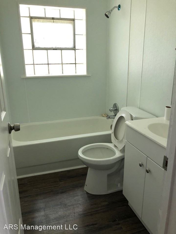 4725 Roxie St - Photo 3 of 10