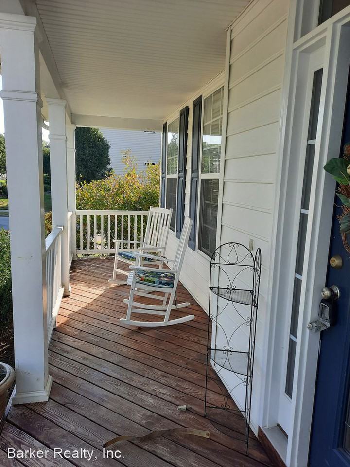 101 Scotlow Way - Photo 3 of 31