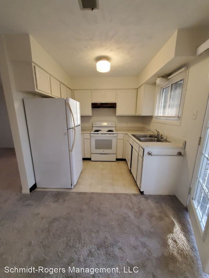 4373 Manhattan West - Photo 3 of 11