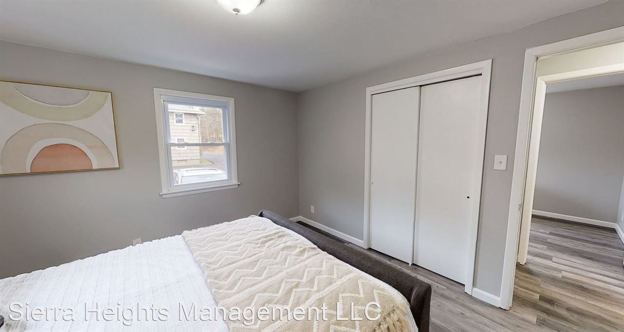 232 Seneca Drive 1E - Photo 3 of 12