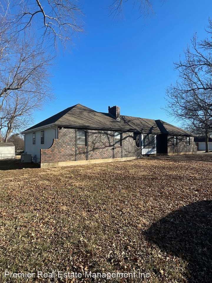 3929 S Carriage Ln - Photo 2 of 37