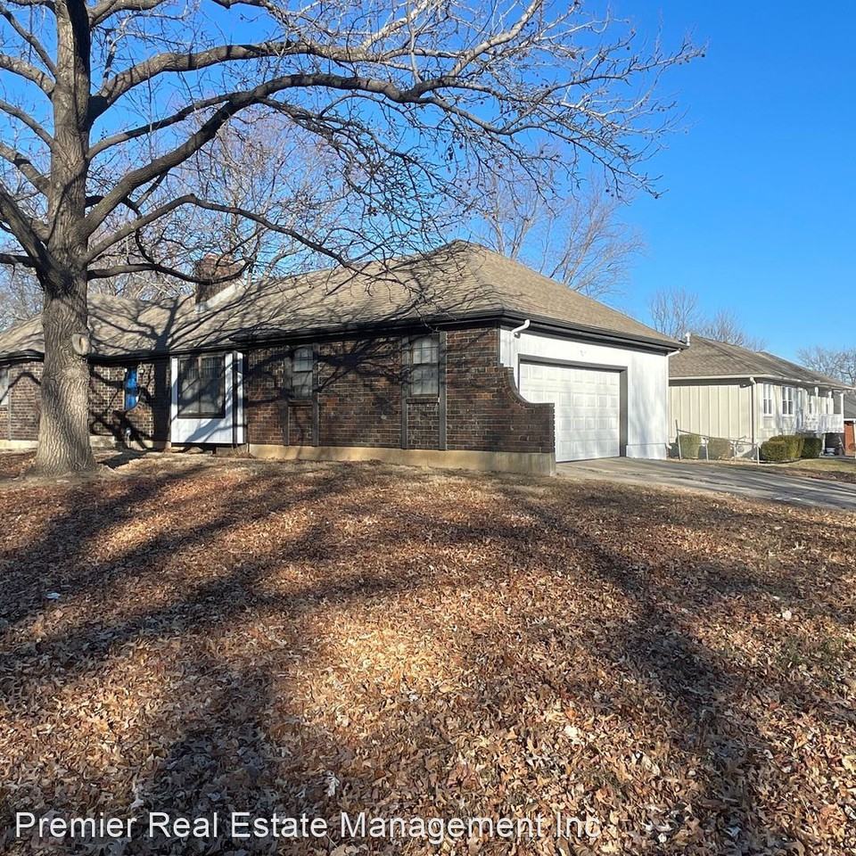 3929 S Carriage Ln - Photo 3 of 37