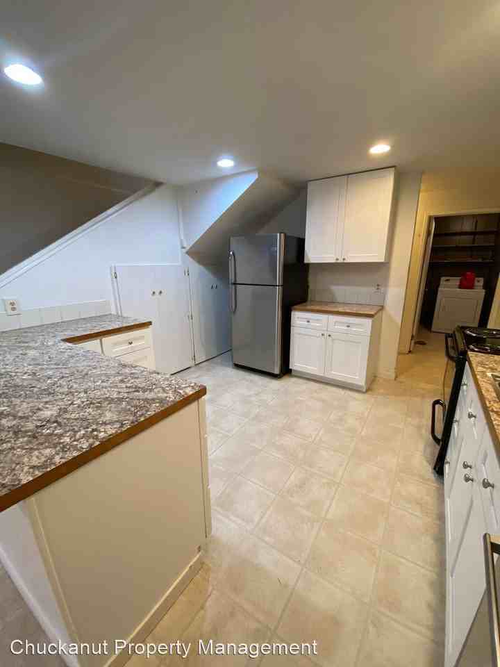 2475 Yew Street Rd #A - Photo 3 of 12