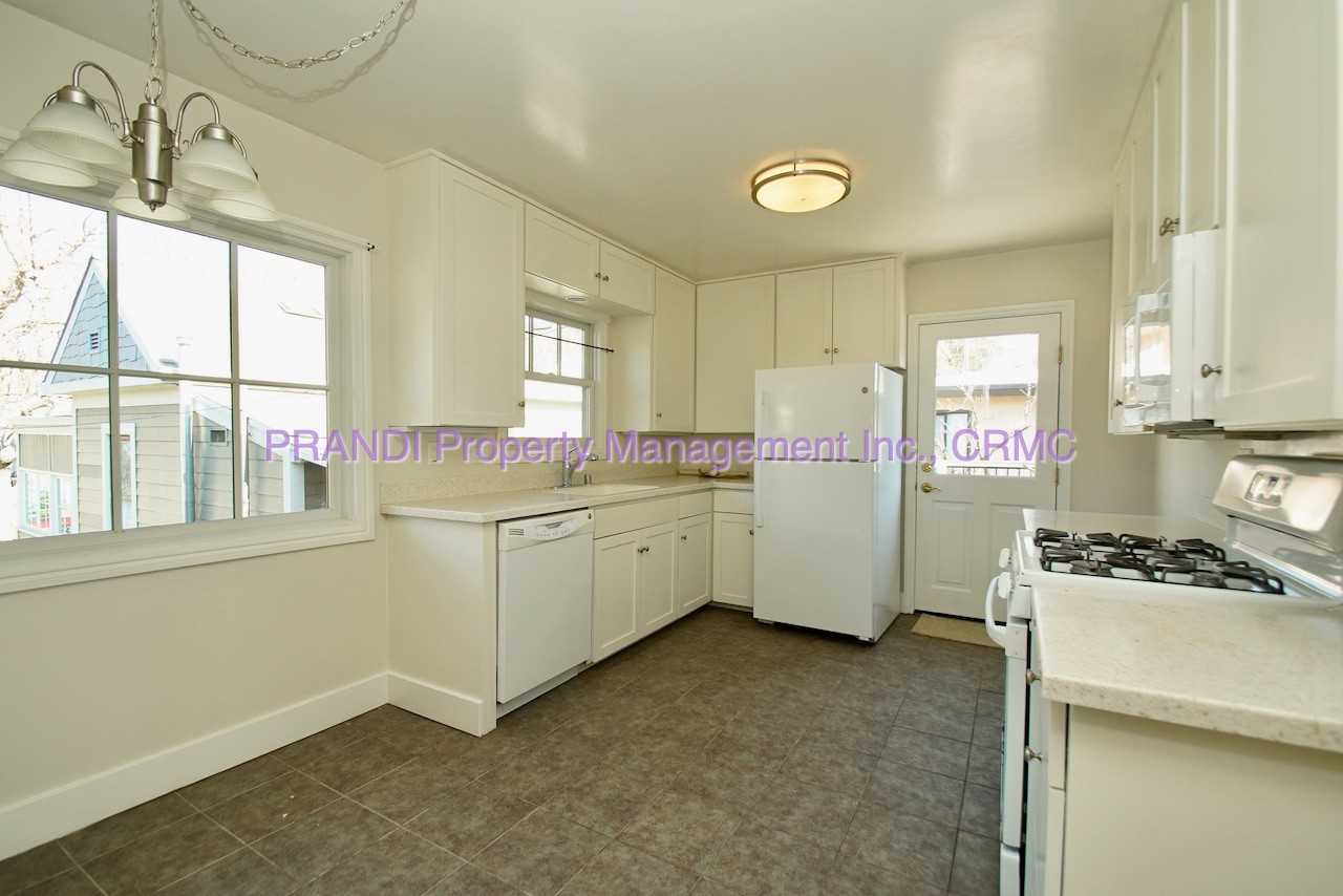 109 Taylor St - Photo 2 of 12