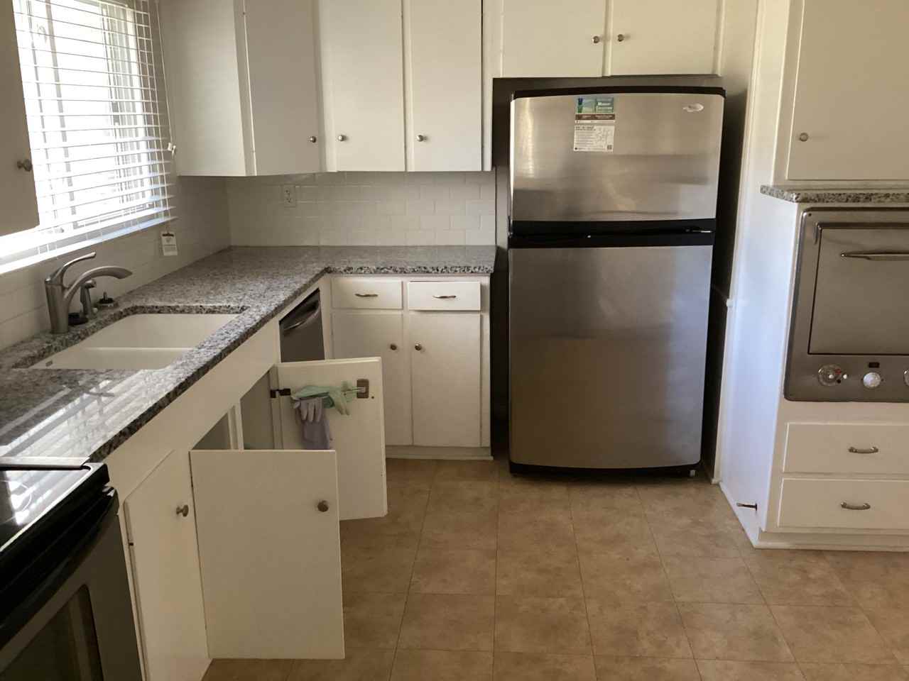 553 Club Dr - Photo 2 of 7