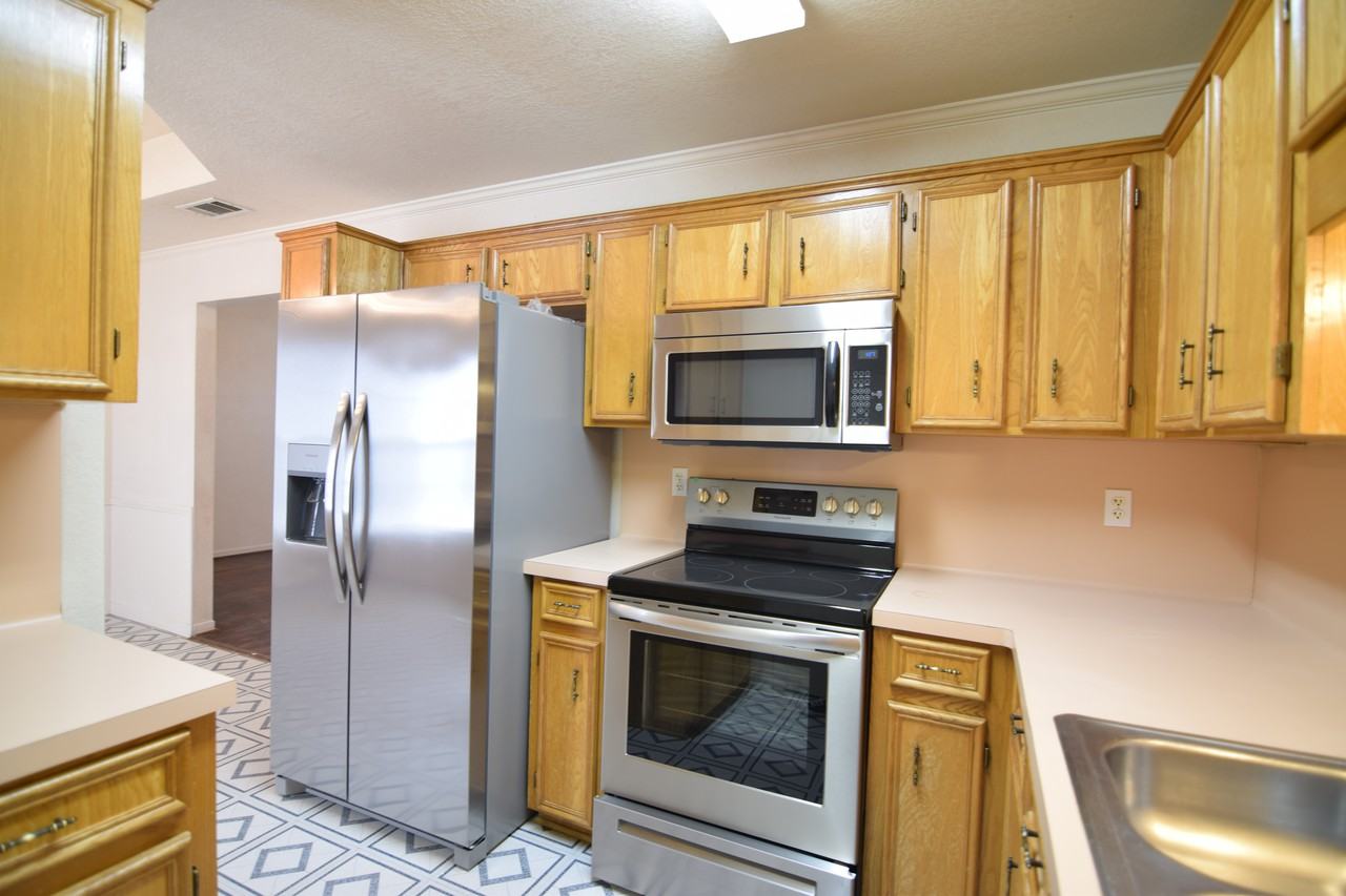 4201 Carolyn Dr - Photo 4 of 27