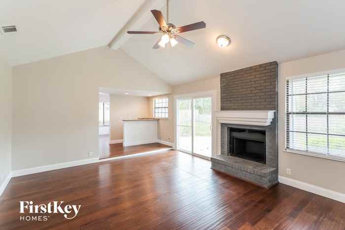 1562 Rivergate Dr - Photo 3 of 14