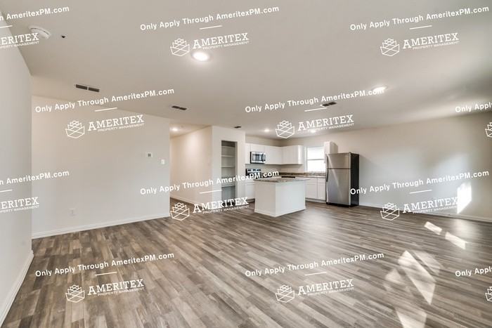 319 Clearwater St - Photo 3 of 17