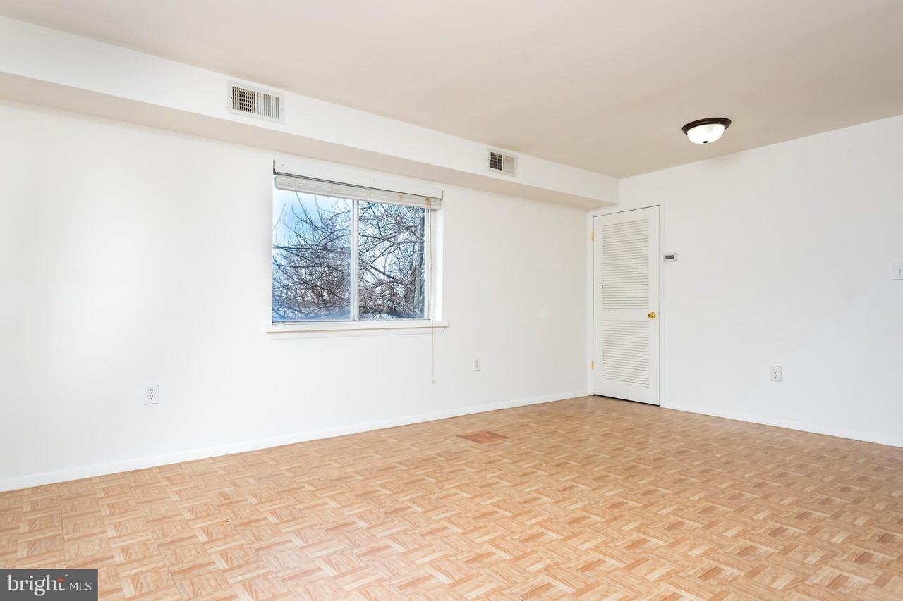 7497 Prince Charles Ct - Photo 3 of 12