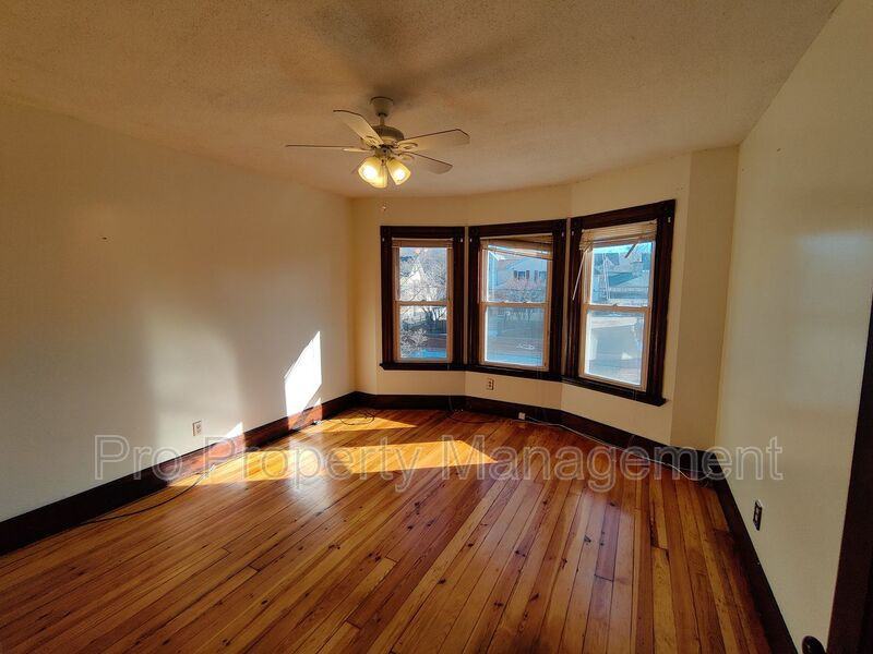 107 Tremont St #2ndFL - Photo 4 of 10
