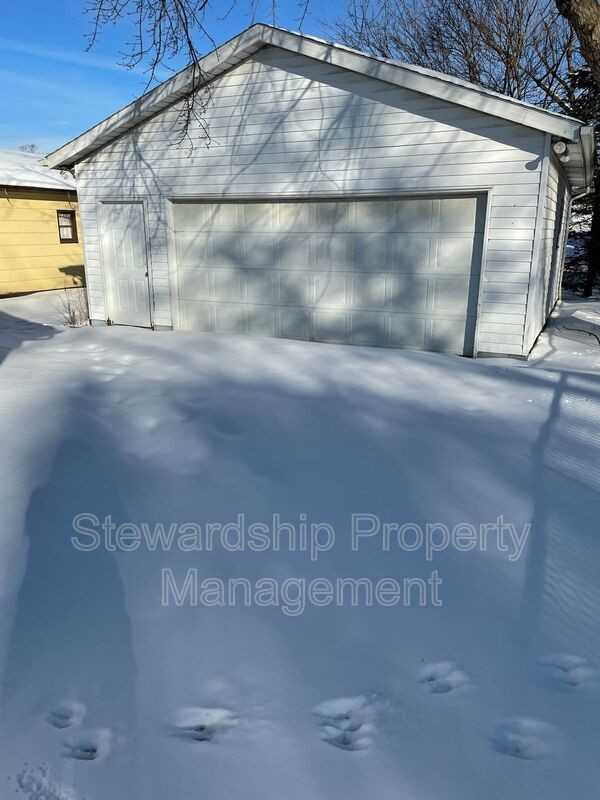 2417 24th St Ne - Photo 2 of 9