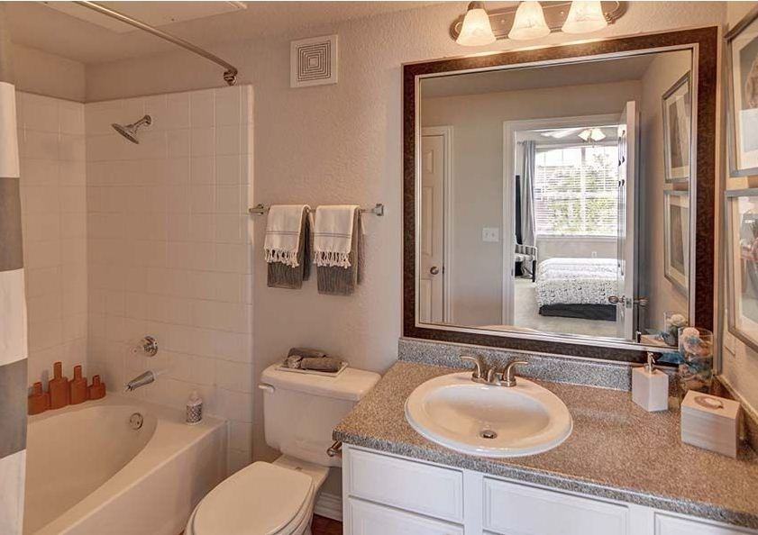 2027 Lakepoint Dr A7 - Photo 2 of 11