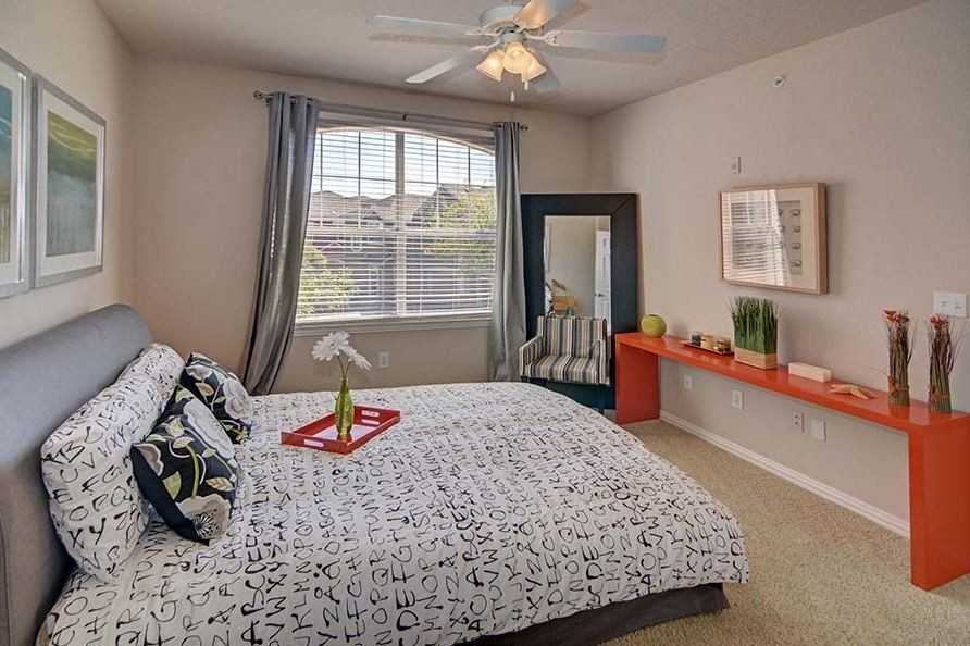 2027 Lakepoint Dr A7 - Photo 3 of 11