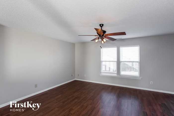 10865 Grace Dr - Photo 3 of 15