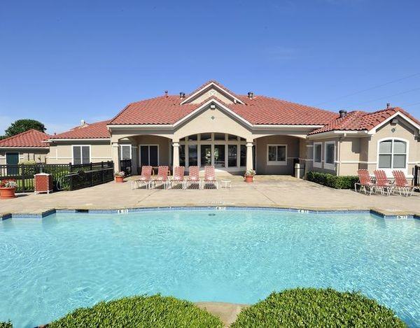 805 Hebron Pkwy B8 - Photo 2 of 11