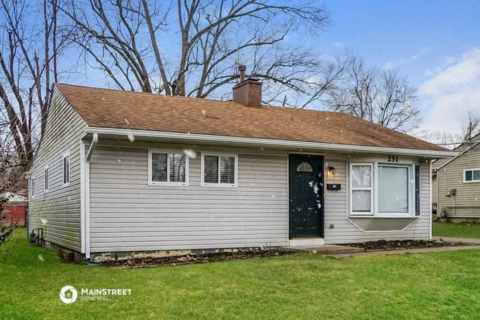 251 Derby Ave - Photo 3 of 16