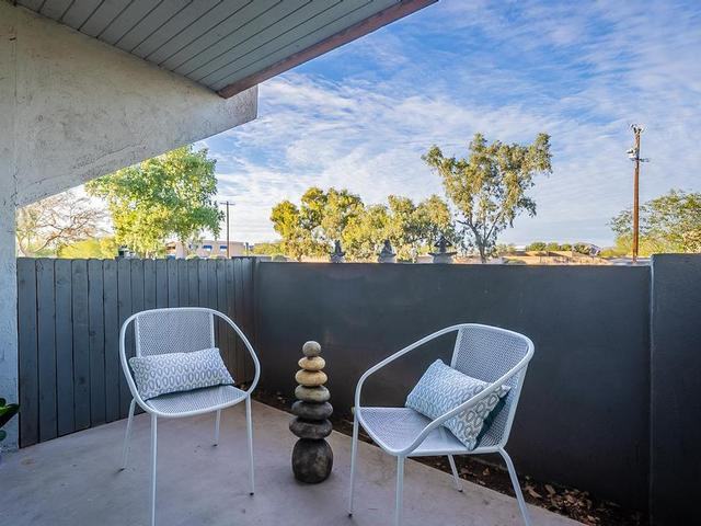 1007 W 1st St - Photo 3 of 25