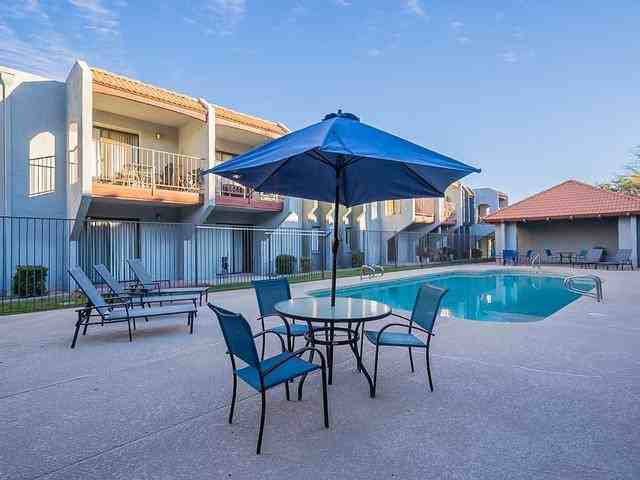 1007 W 1st St - Photo 4 of 25