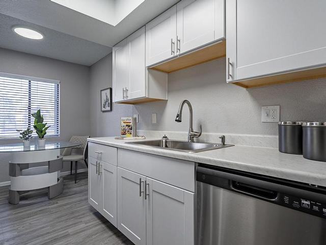 1007 W 1st St - Photo 5 of 25