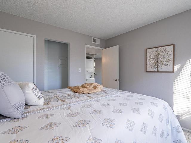 1007 W 1st St - Photo 7 of 25