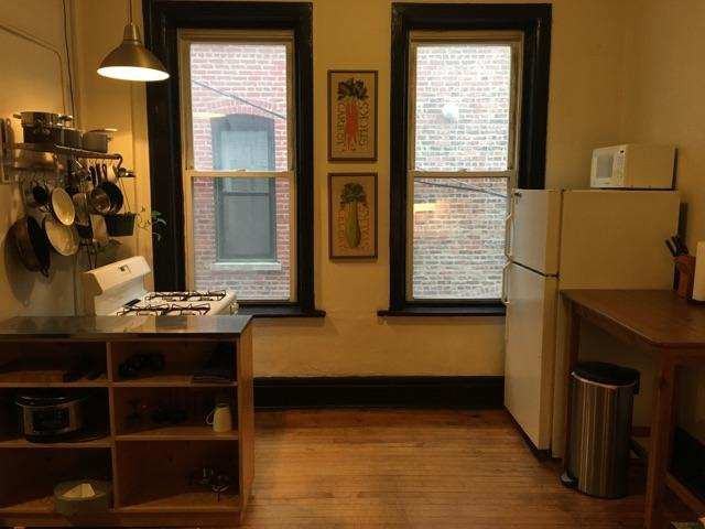 1129 W 18th St #2 - Photo 3 of 11