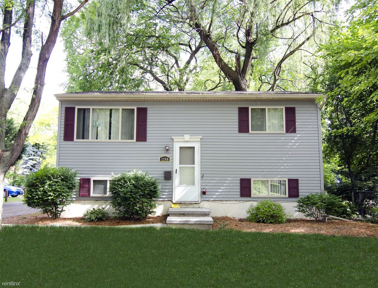 DTN Houses - MSU West - Photo 2 of 3