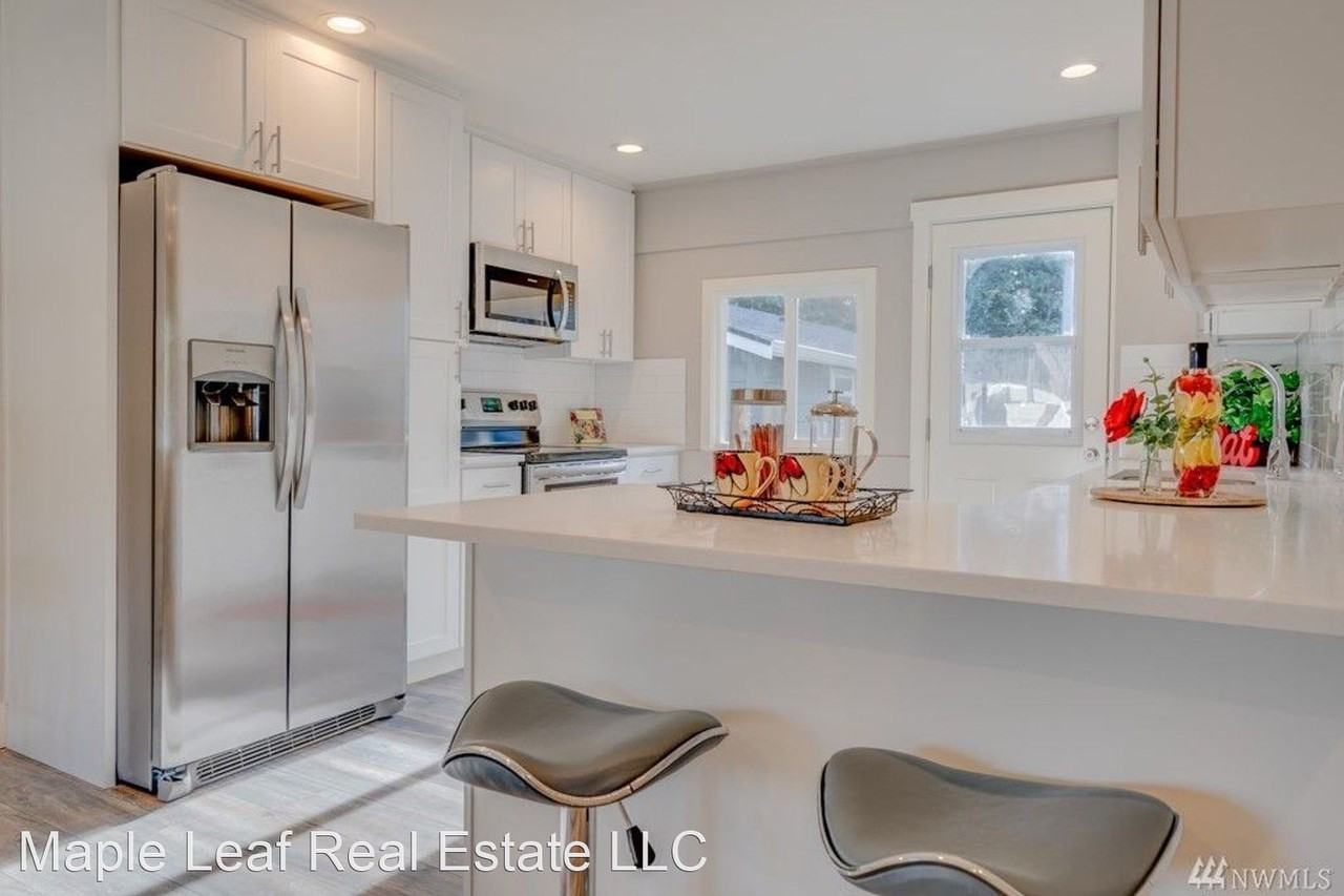 427 S 126th St - Photo 2 of 41