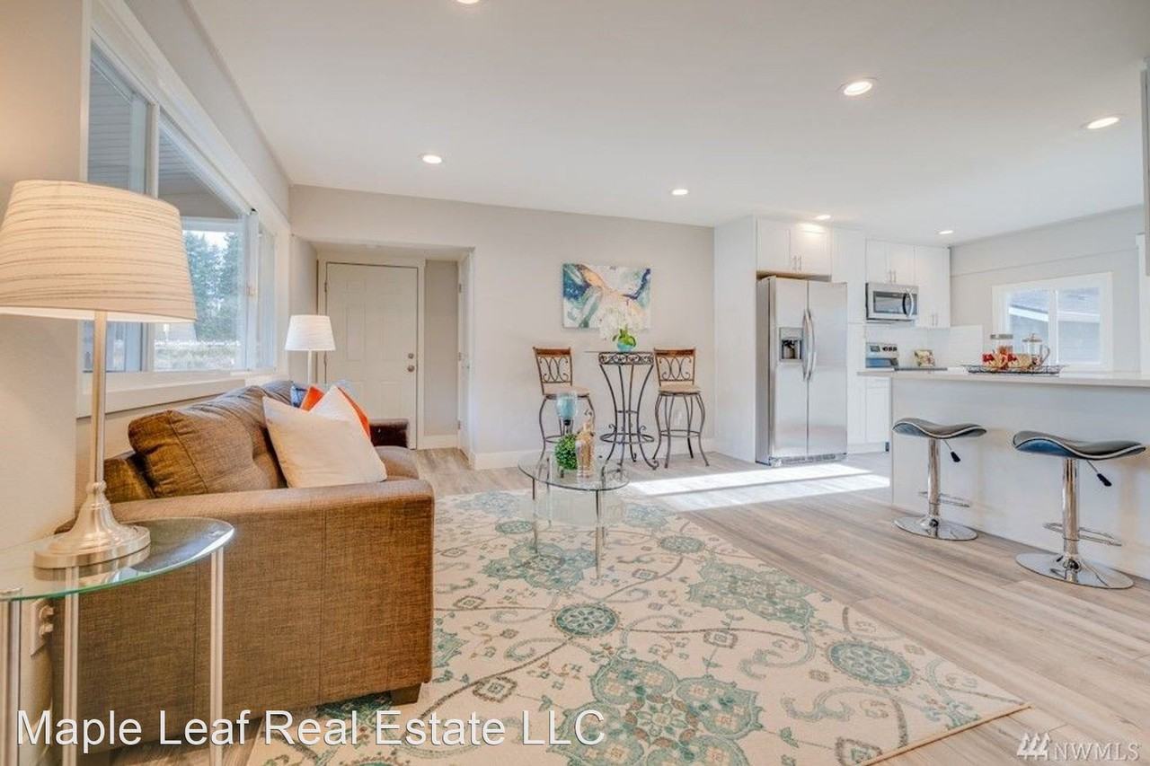 427 S 126th St - Photo 3 of 41