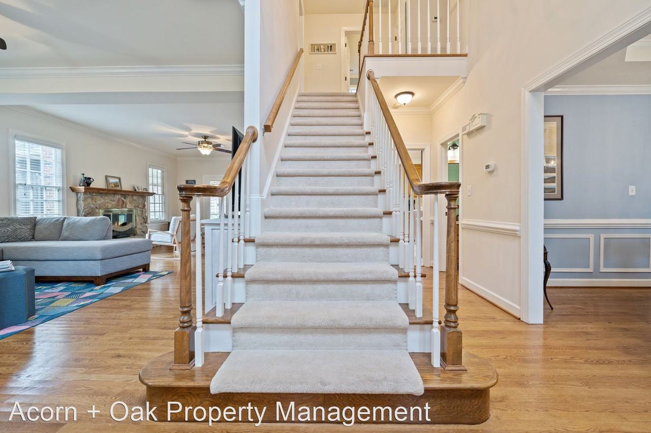 303 Hardscrabble Dr - Photo 2 of 19