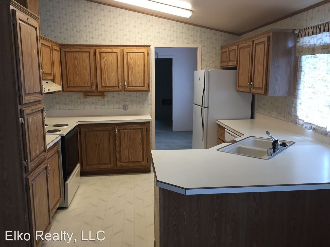 98 Licht Pkwy - Photo 2 of 10