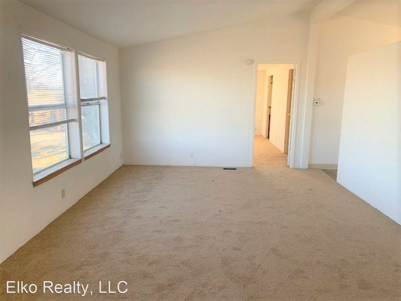 98 Licht Pkwy - Photo 3 of 10