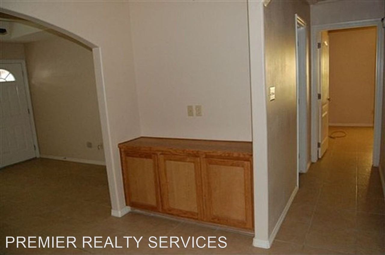 705 EMERALD - Photo 2 of 6